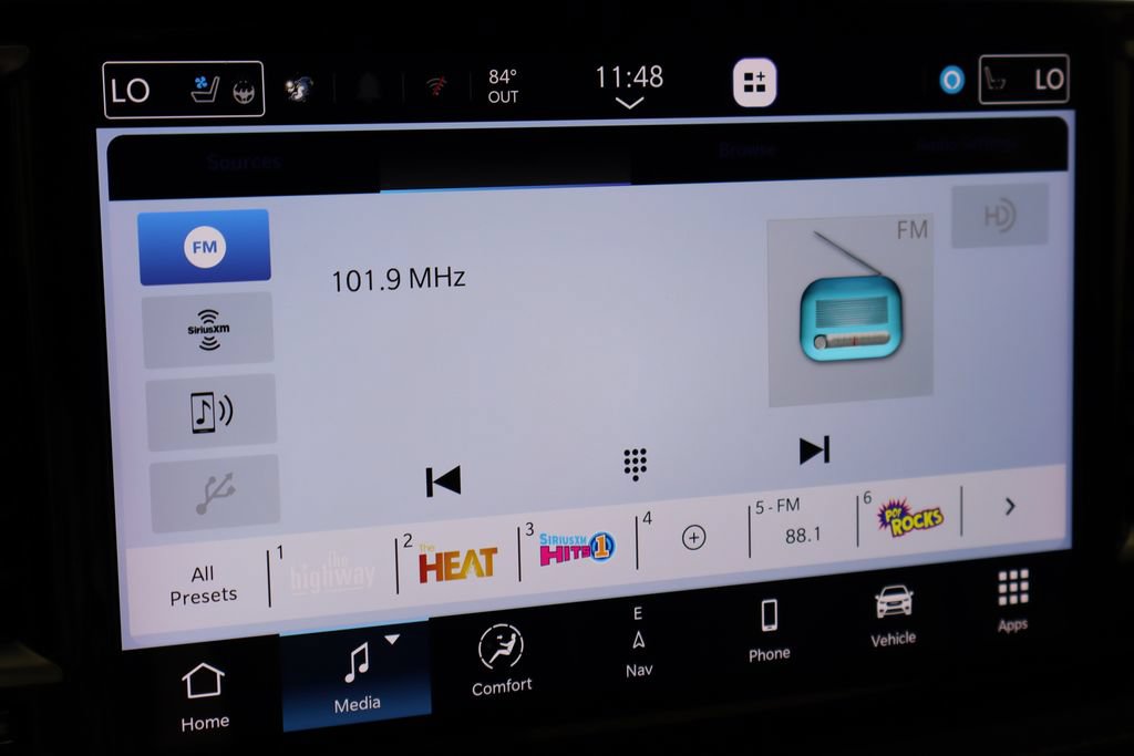 Used 2025 Chrysler Pacifica Limited FWD image 22