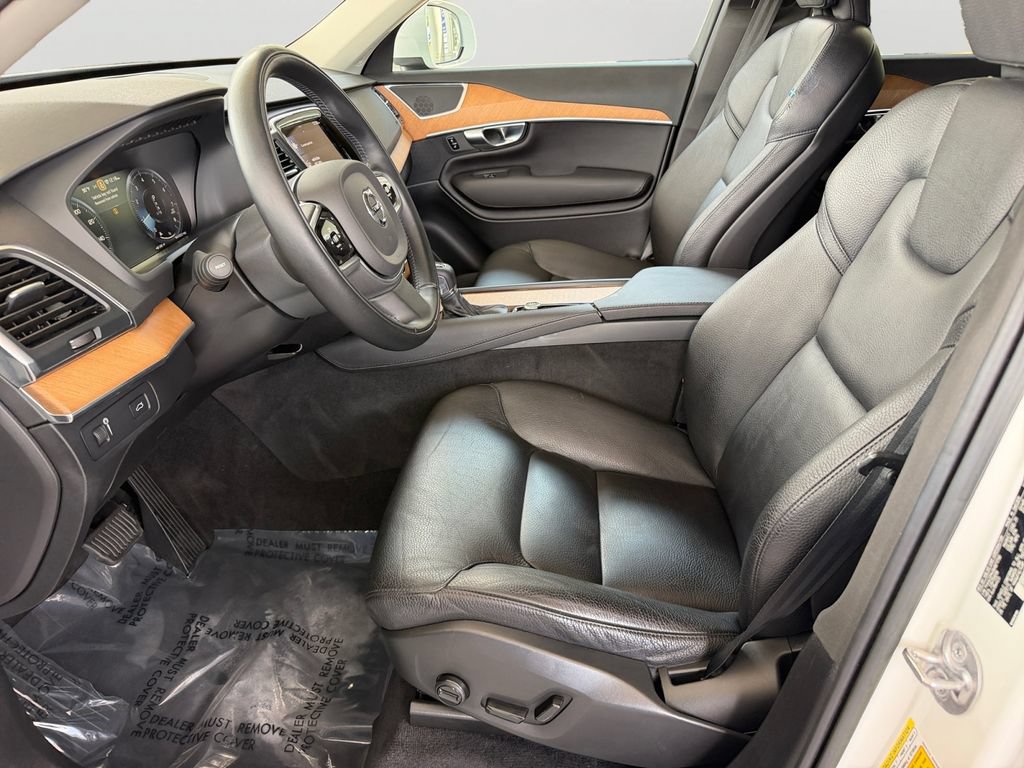 Used 2022 Volvo XC90 T6 Momentum w/ Climate Package AWD/4WD image 16