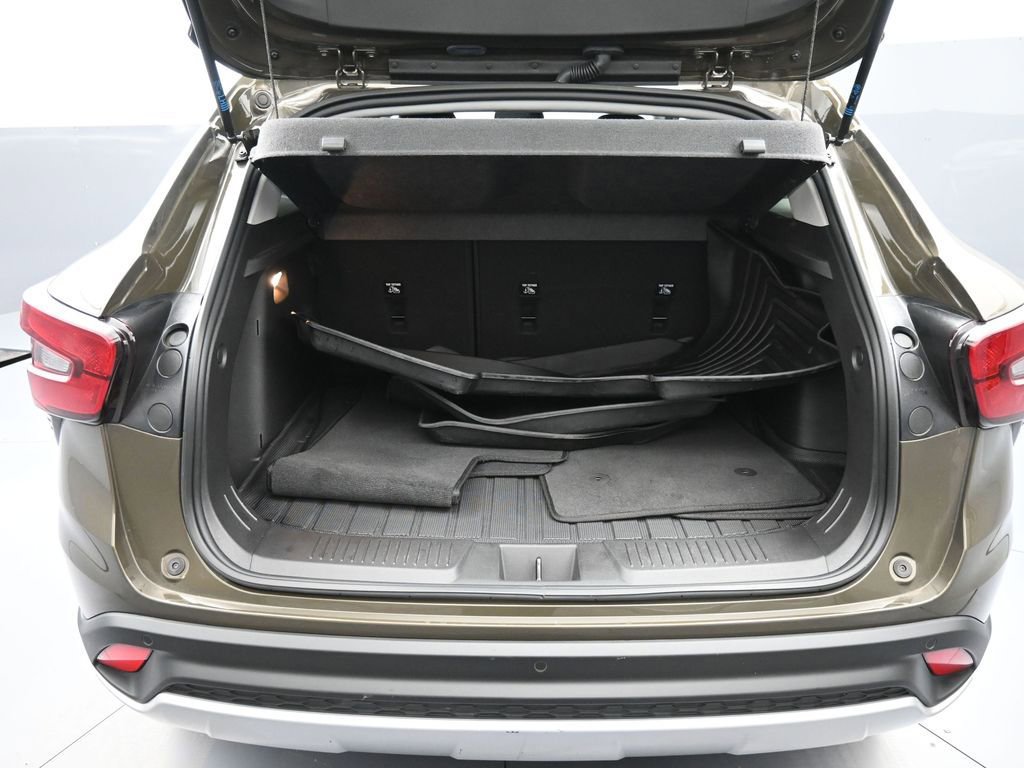 Used 2024 Chevrolet Trax LT w/ Driver Confidence Package image 21