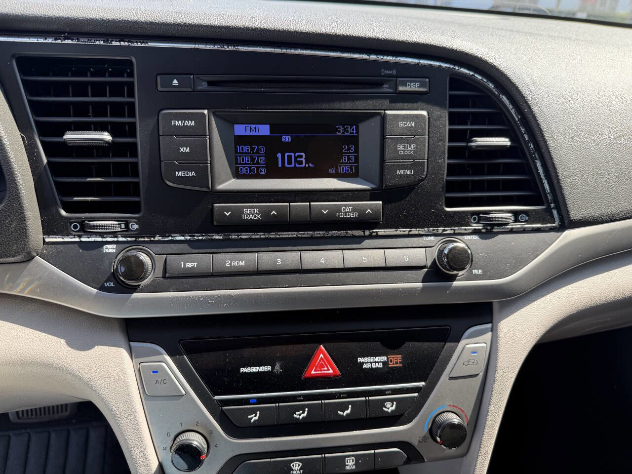 Used 2017 Hyundai Elantra SE FWD image 4