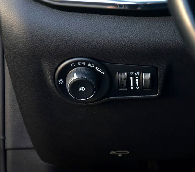 Used 2022 Jeep Compass Limited image 26