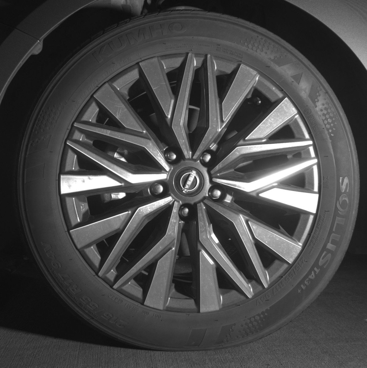 Used 2025 Nissan Altima 2.5 SV FWD image 12