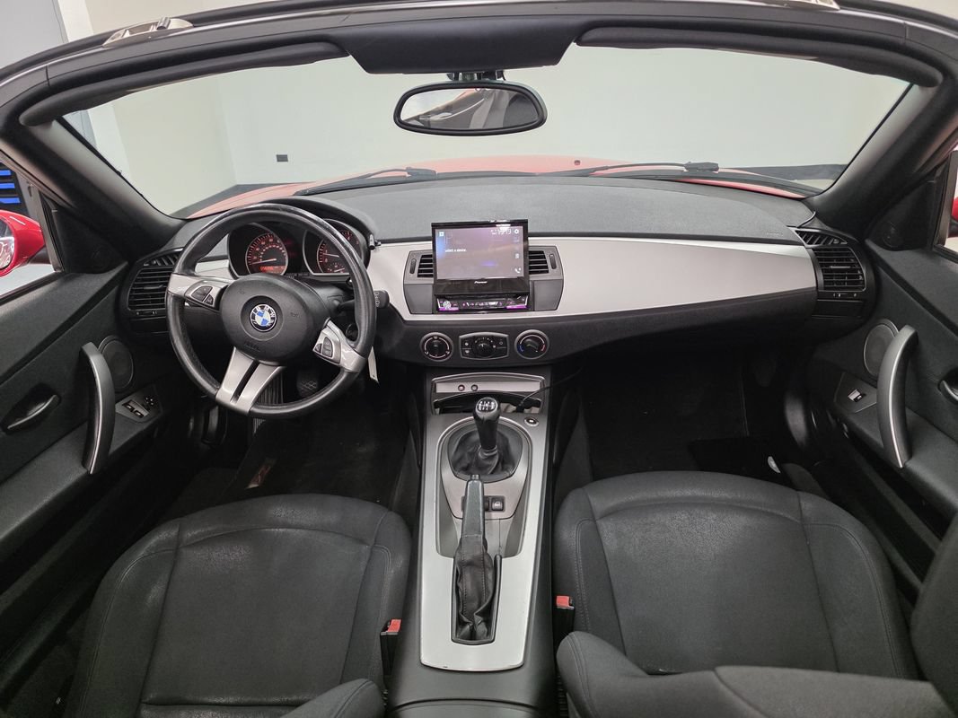 Used 2004 BMW Z4 2.5i RWD image 9
