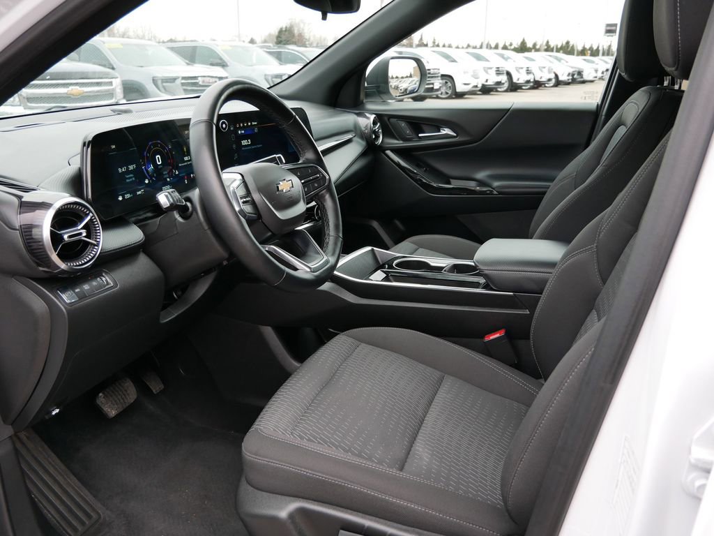Used 2025 Chevrolet Equinox LT AWD/4WD image 14