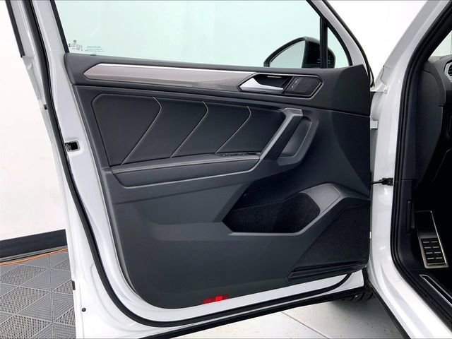 Certified 2023 Volkswagen Tiguan SE R-Line AWD/4WD image 27