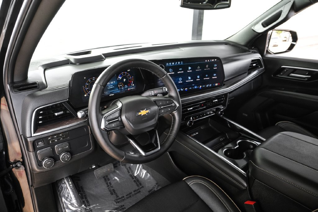 Used 2026 Chevrolet Suburban Premier RWD image 8