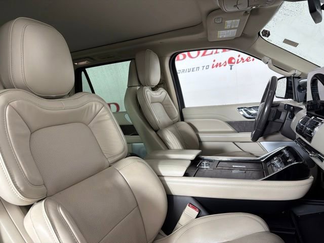 Used 2019 Lincoln Navigator Reserve AWD/4WD image 16