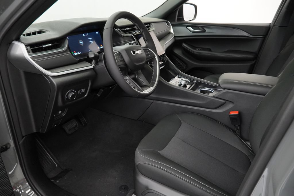 New 2027 Jeep Grand Cherokee Laredo AWD/4WD image 16