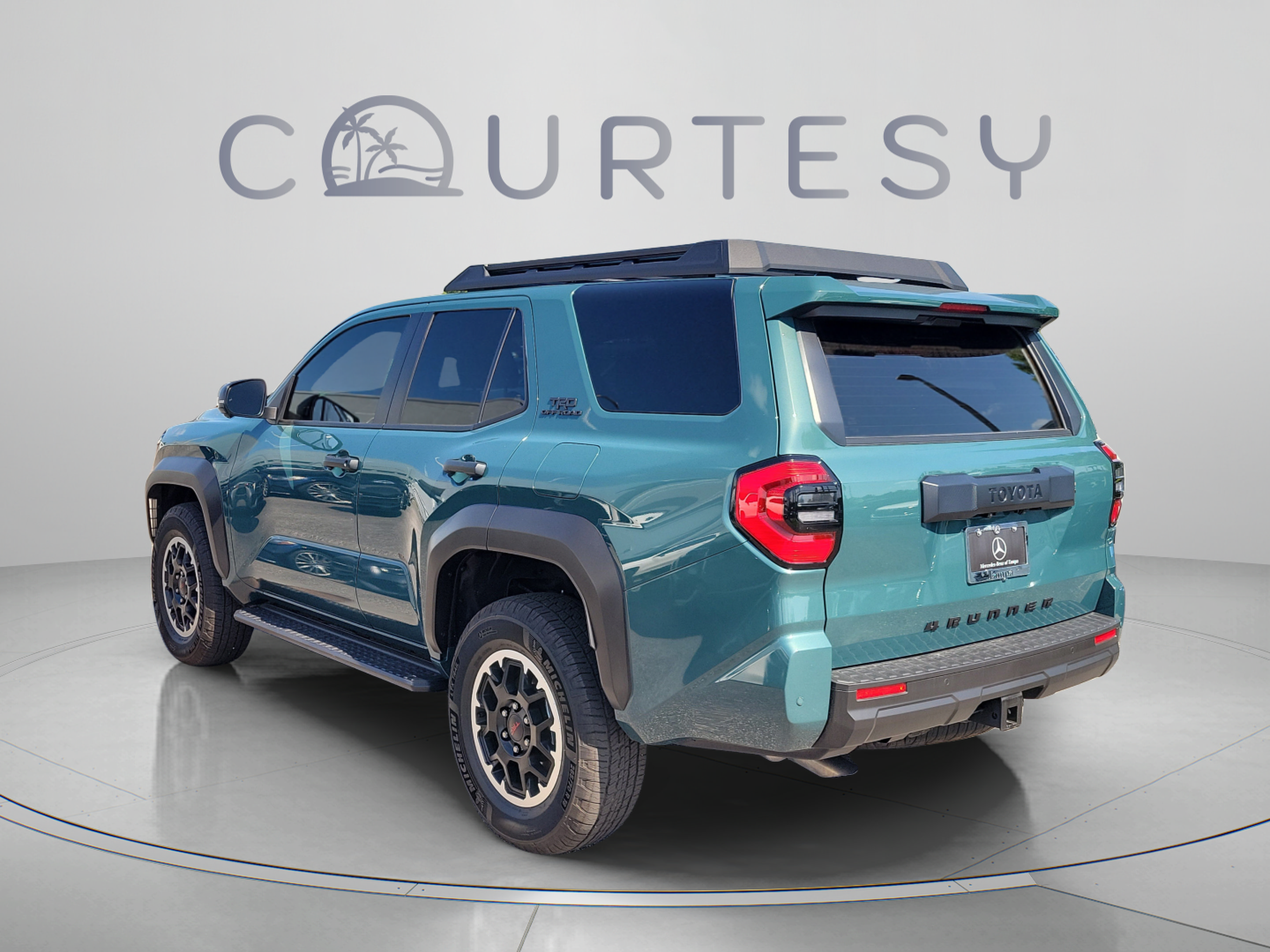 Used 2025 Toyota 4Runner TRD Off-Road Premium w/ Tow Technology Package AWD/4WD image 2