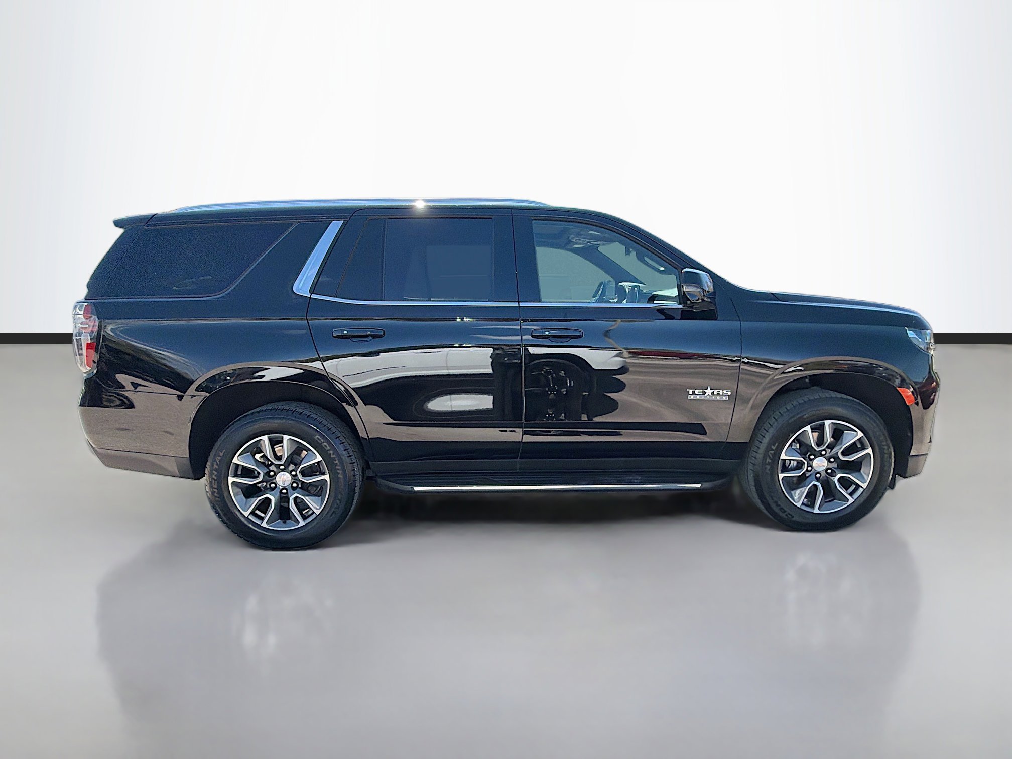 Used 2024 Chevrolet Tahoe LT w/ Luxury Package image 2