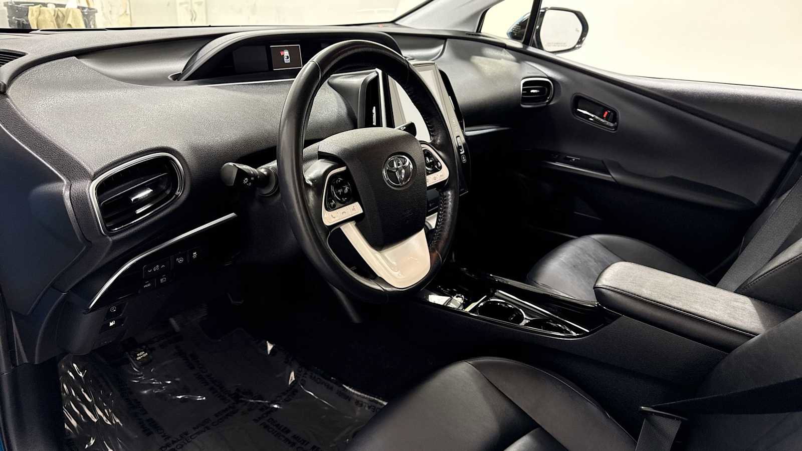 Certified 2017 Toyota Prius Prime Advanced image 12