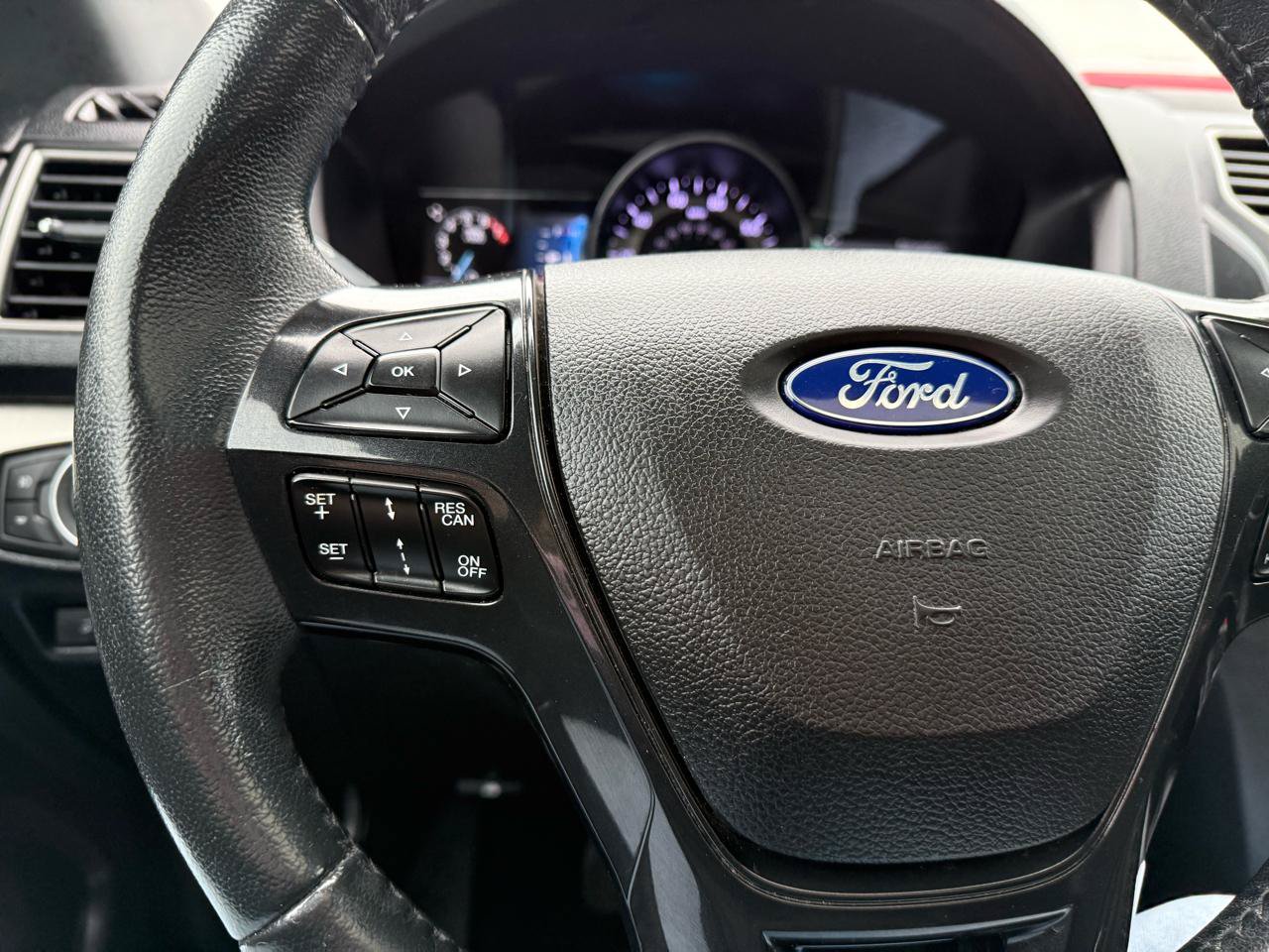 Used 2018 Ford Explorer XLT w/ Equipment Group 202A FWD image 23