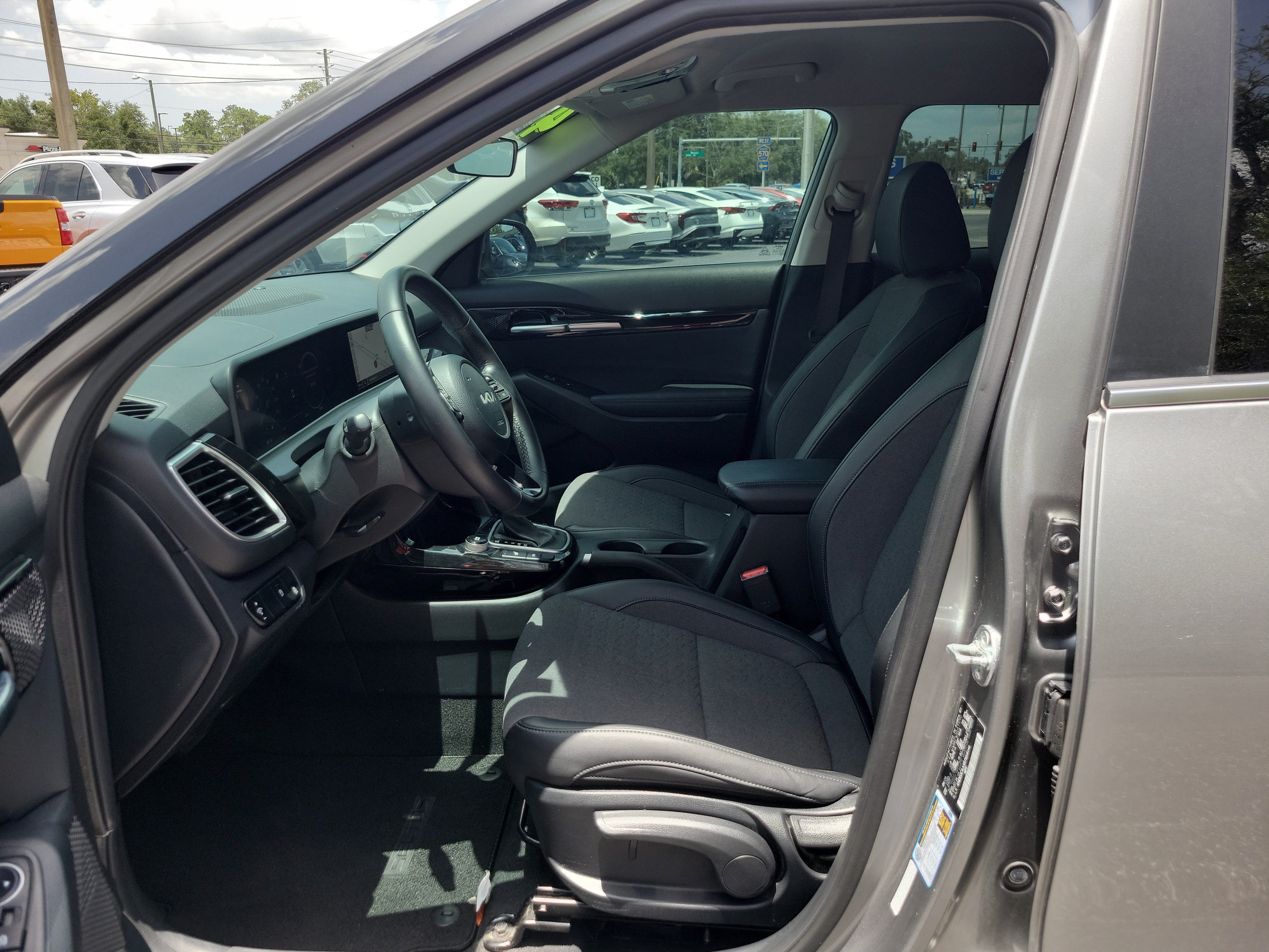 Used 2024 Kia Seltos S AWD/4WD image 16
