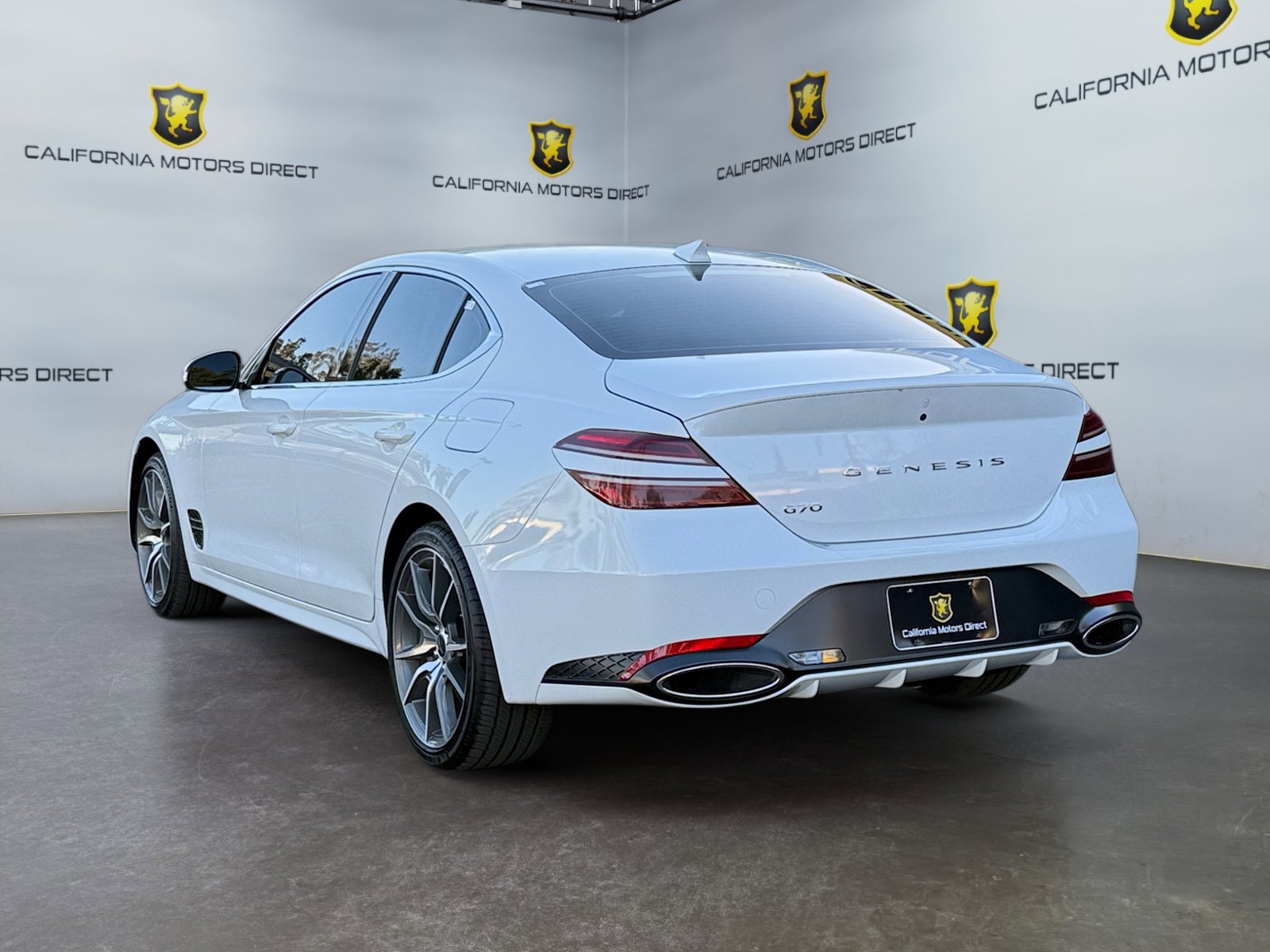 Used 2025 Genesis G70 2.5T image 3