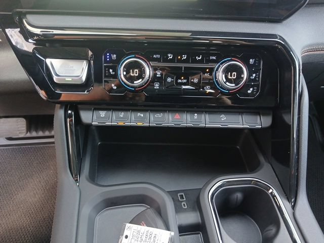 Used 2025 GMC Sierra 2500 AT4 w/ AT4 Premium Plus Package AWD/4WD image 44