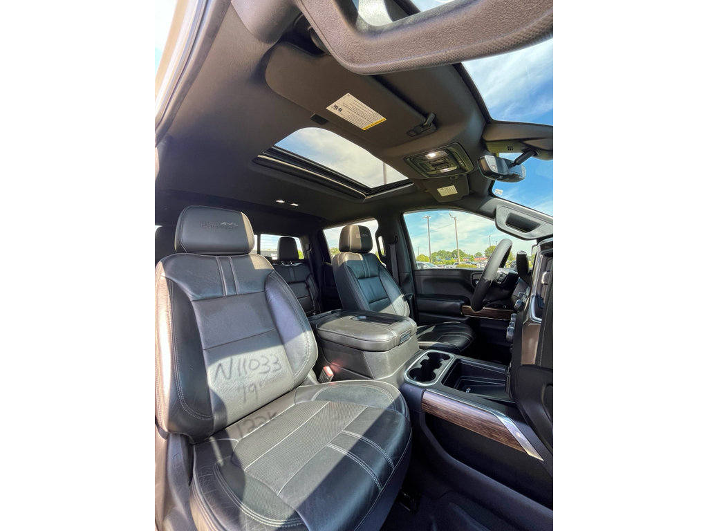 Used 2019 Chevrolet Silverado 1500 High Country w/ Technology Package AWD/4WD image 11
