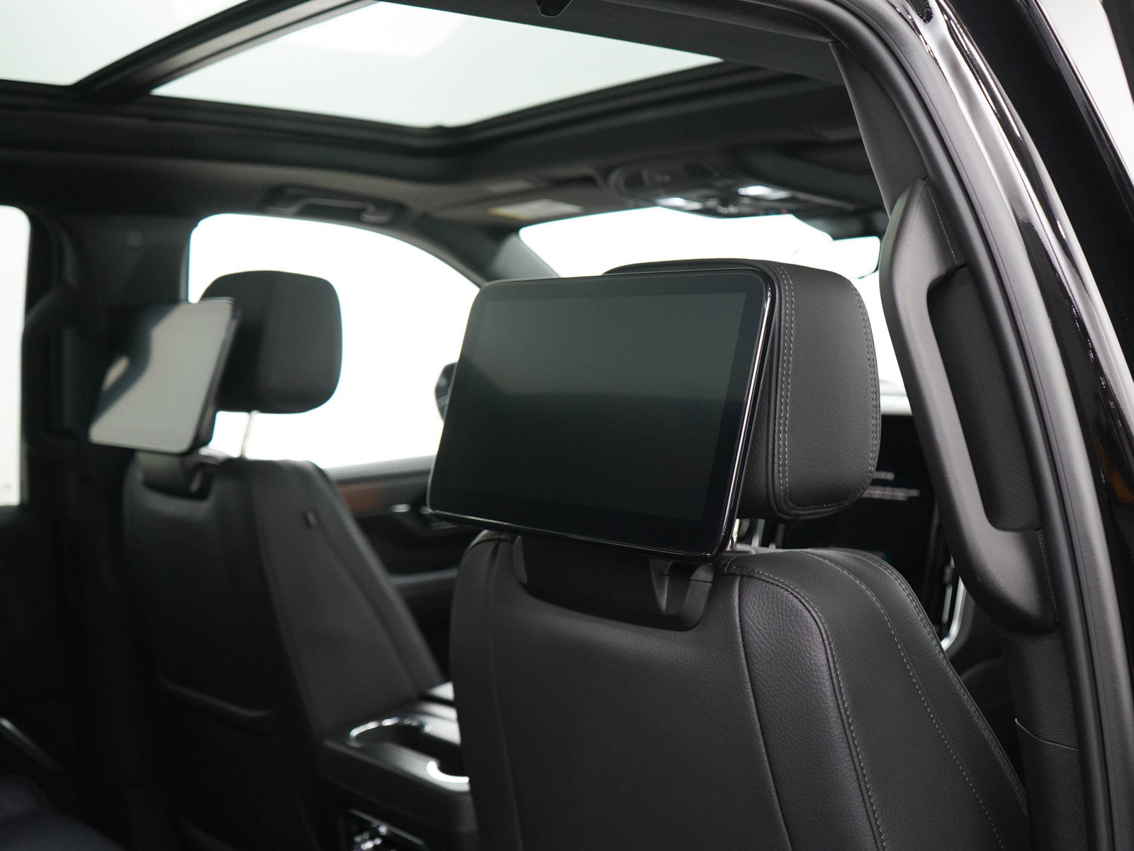 Used 2025 GMC Yukon Denali w/ Denali Reserve Package AWD/4WD image 13