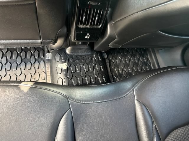 Used 2023 Jeep Compass Latitude w/ Sun and Sound Group AWD/4WD image 11