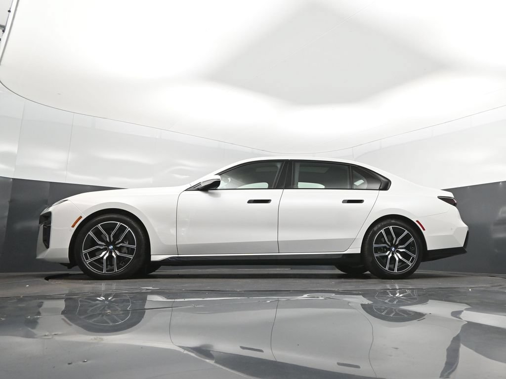 Used 2026 BMW 740i RWD image 39