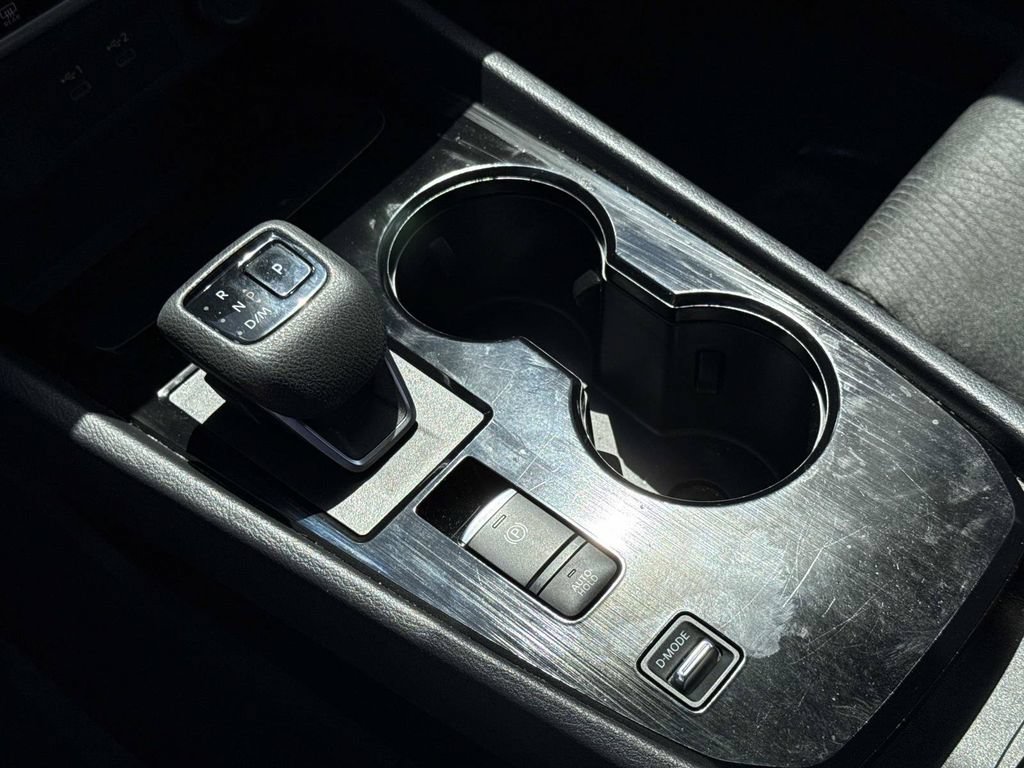 Certified 2024 Nissan Rogue SV FWD image 28