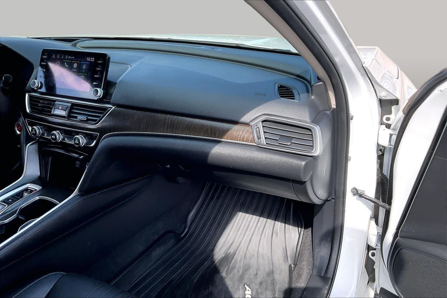 Used 2022 Honda Accord Touring image 18