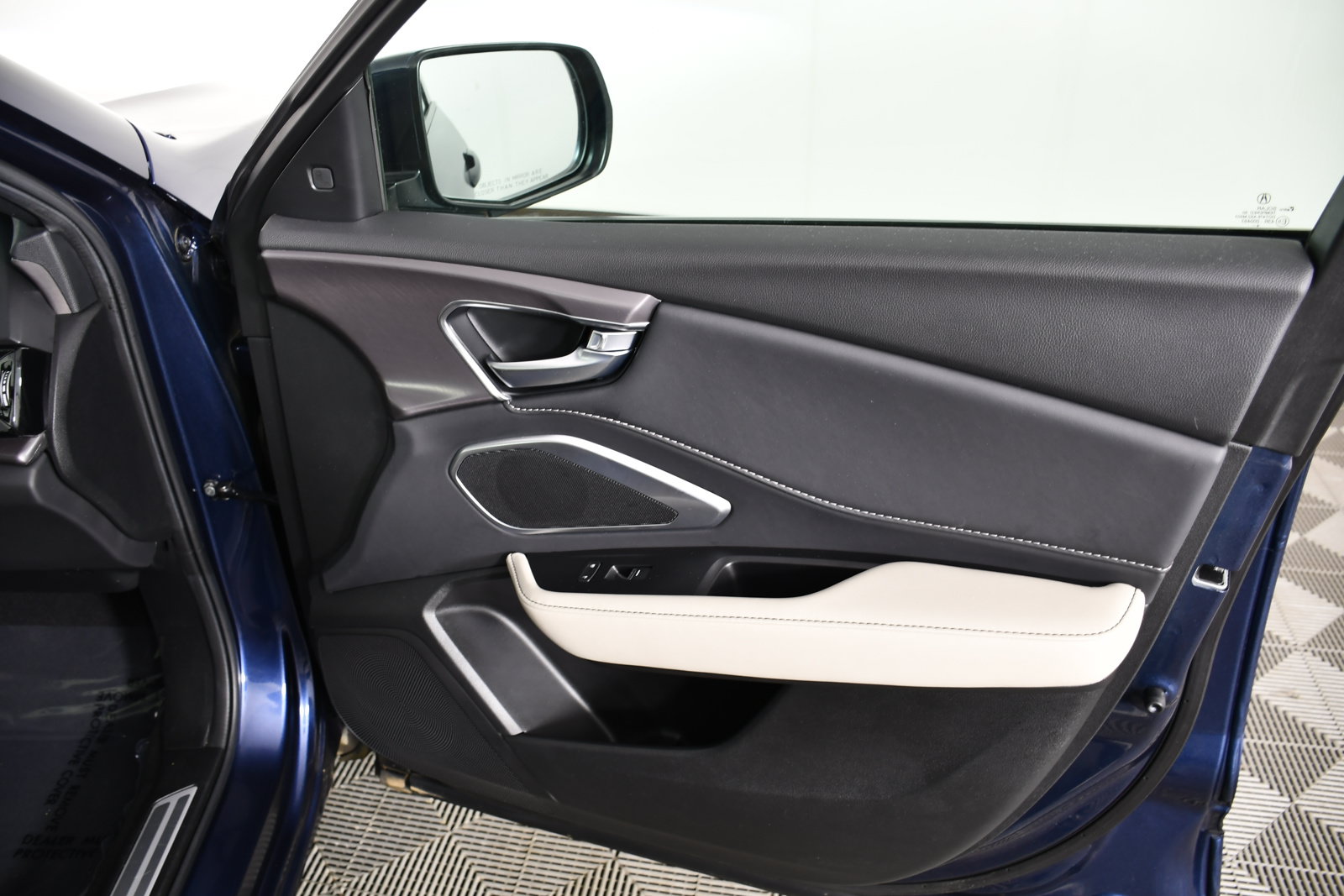 Used 2025 Acura RDX SH-AWD image 39