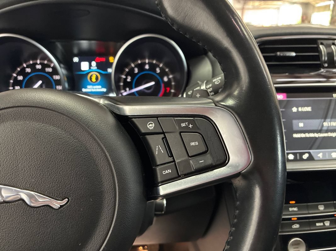 Used 2020 Jaguar F-PACE Prestige AWD/4WD image 13
