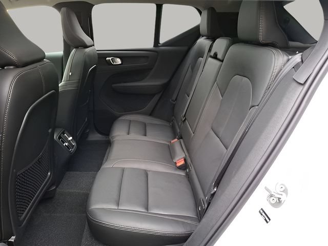 Certified 2026 Volvo XC40 B5 Plus AWD/4WD image 7