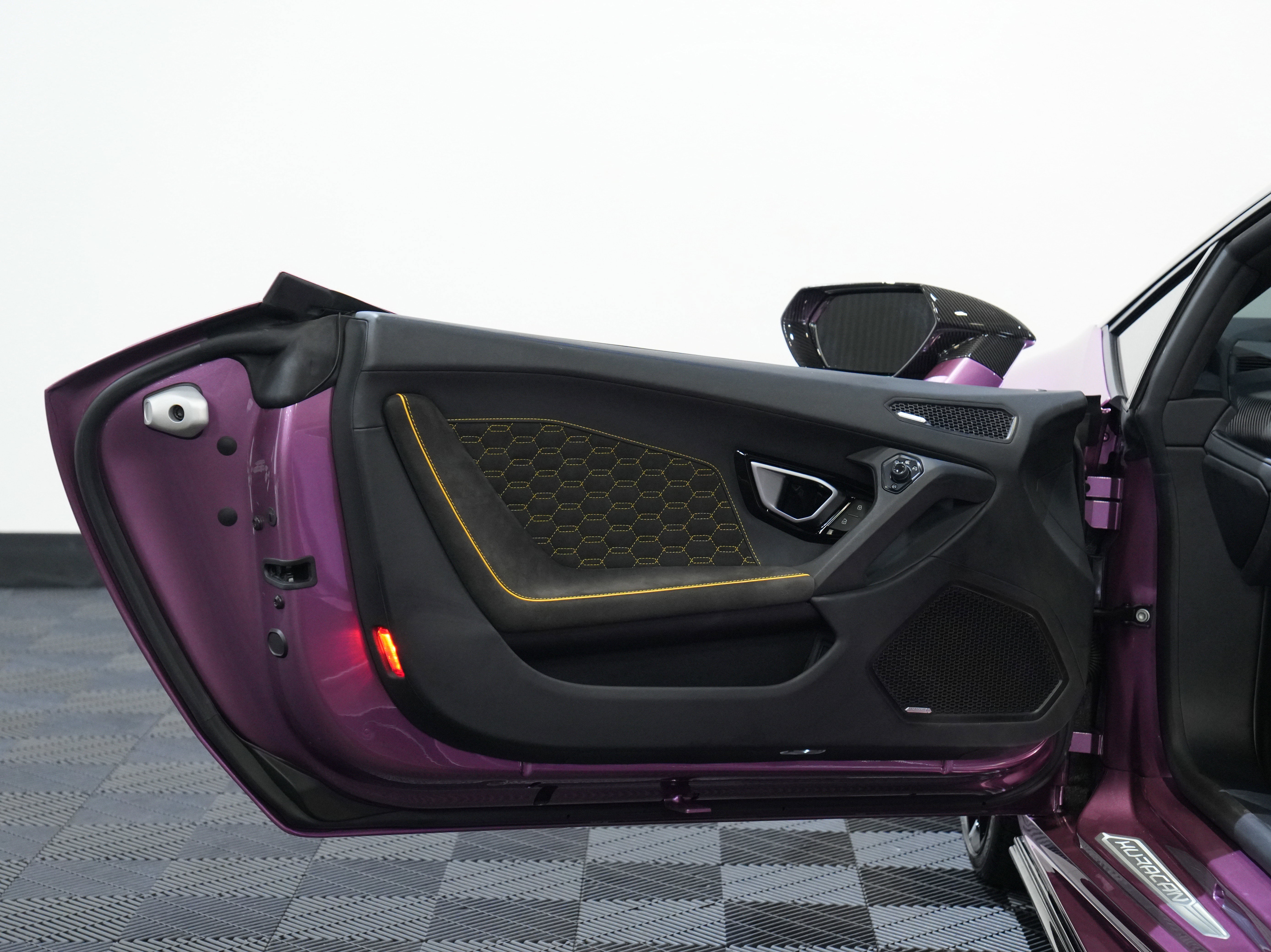 Used 2024 Lamborghini Huracan EVO image 34