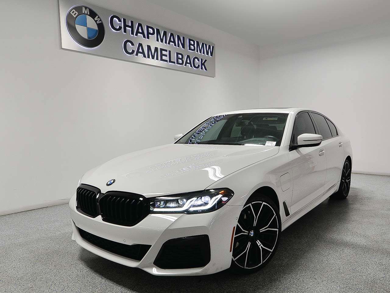 Used 2021 BMW 530e w/ M Sport Package RWD image 1