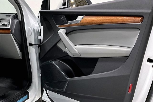 Used 2023 Audi Q5 2.0T Premium w/ Convenience Package image 18