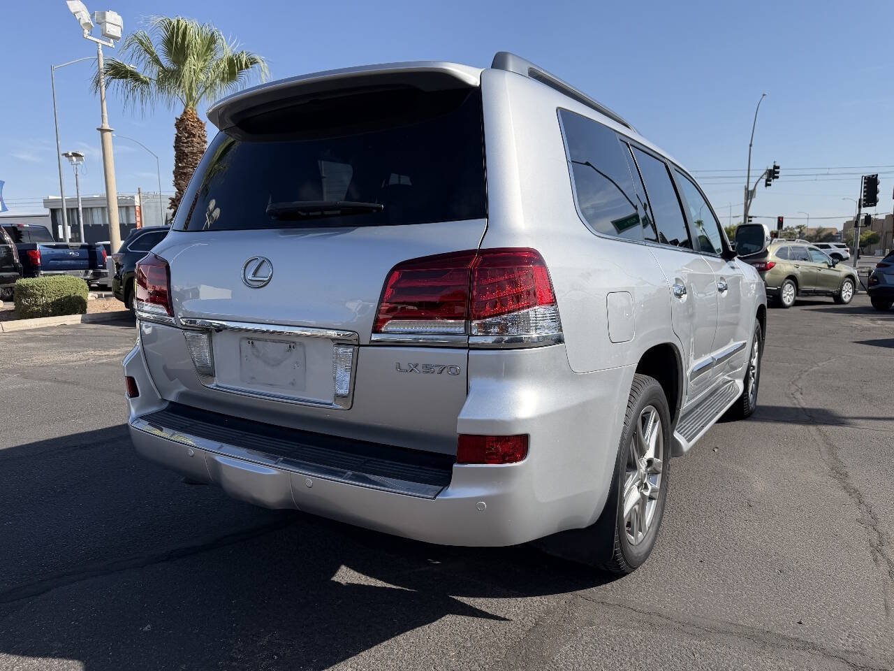 Used 2013 Lexus LX 570 4WD w/ Luxury Pkg image 3