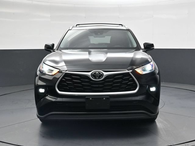 Used 2023 Toyota Highlander XLE AWD/4WD image 10