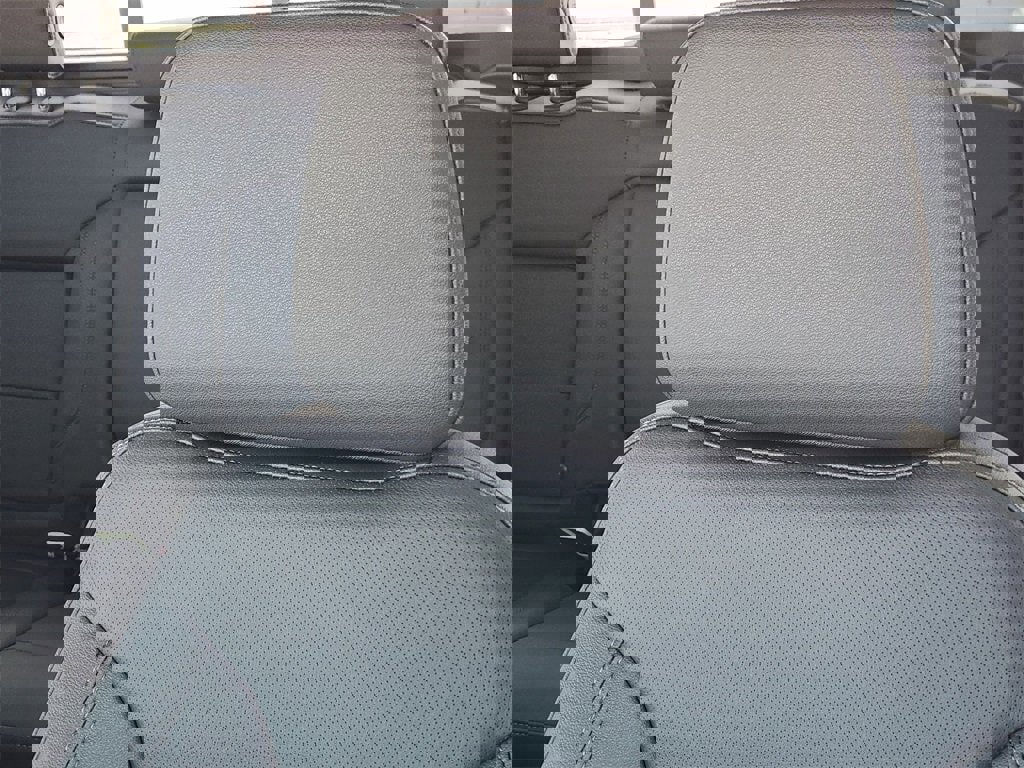 New 2026 GMC Sierra 1500 SLT image 17