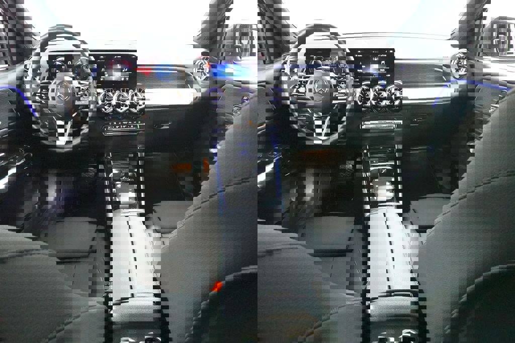 Used 2023 Mercedes-Benz EQB 300 4MATIC w/ Exclusive Package image 11