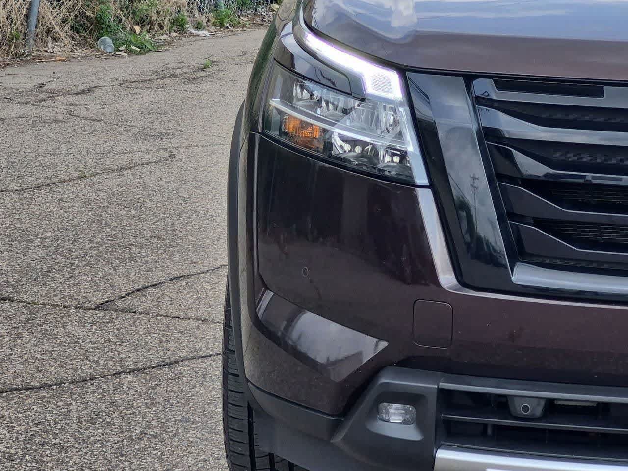 Used 2022 Nissan Pathfinder SL w/ SL Black Package AWD/4WD image 10