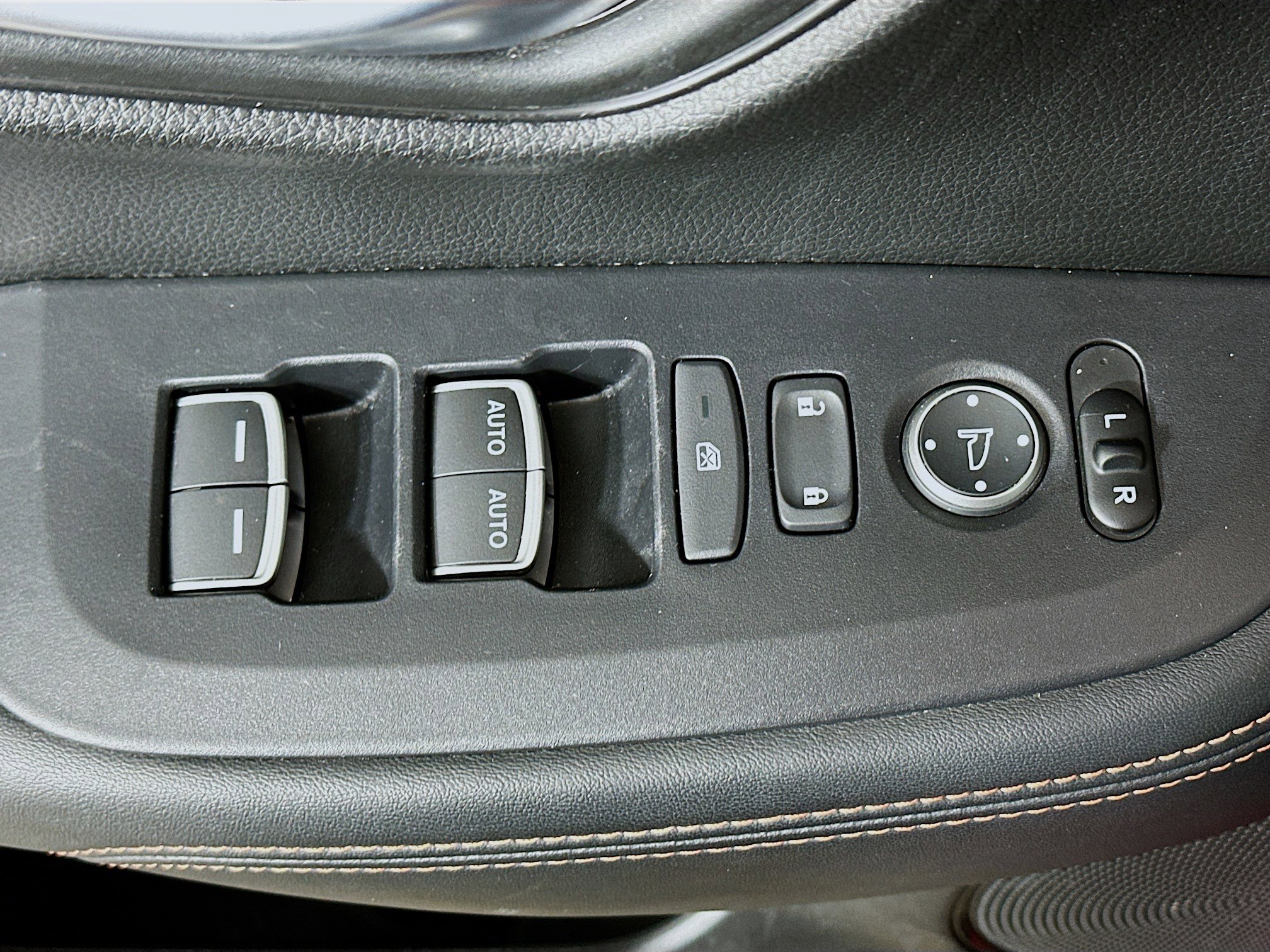 Used 2025 Honda HR-V Sport image 15