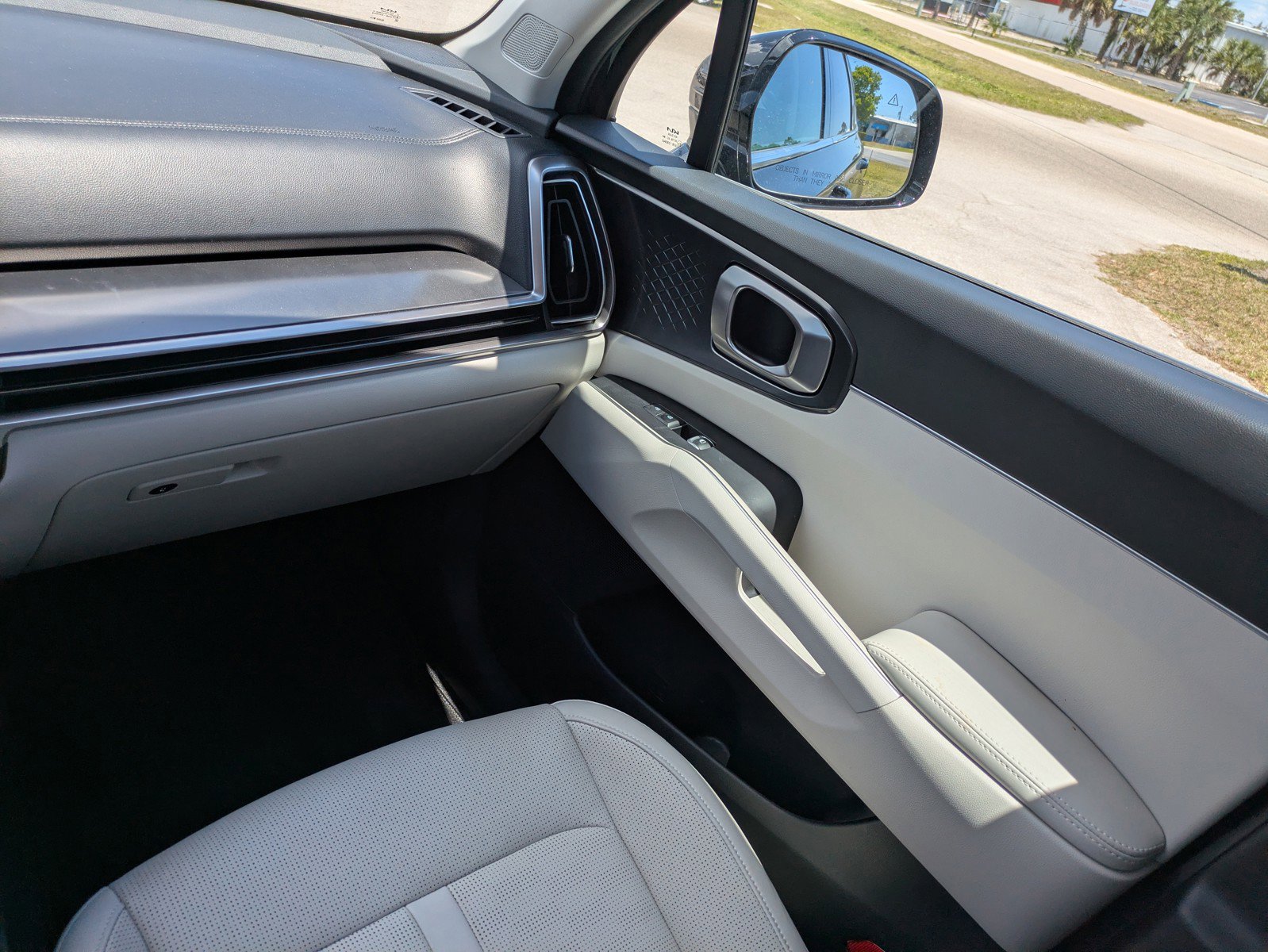 Certified 2025 Kia Sorento S w/ Panoramic Sunroof Package FWD image 14