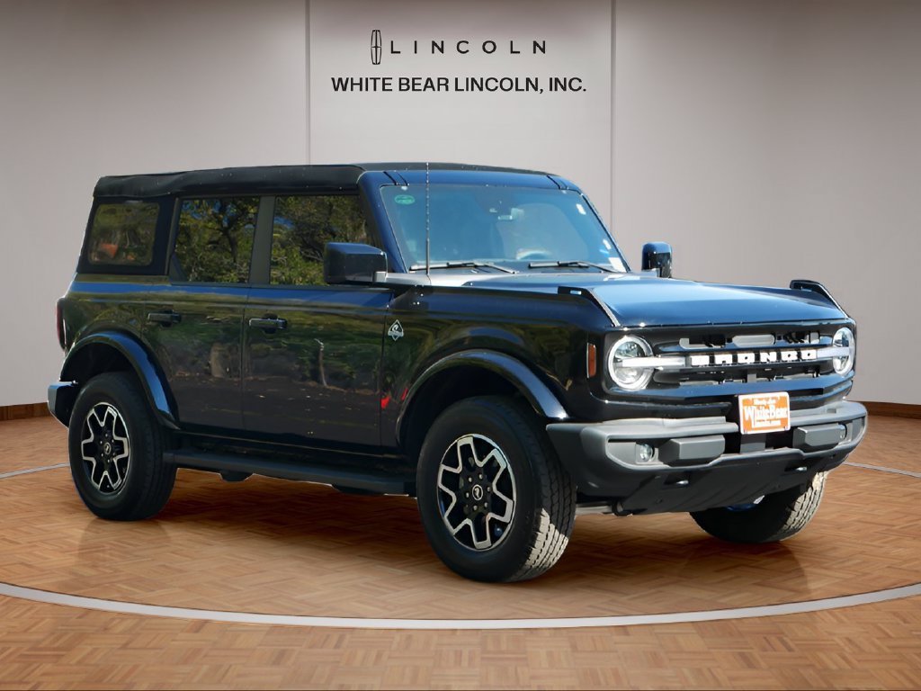 Used 2024 Ford Bronco Outer Banks AWD/4WD image 3