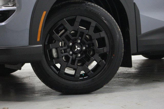 New 2026 Mitsubishi Outlander Trail Edition image 3