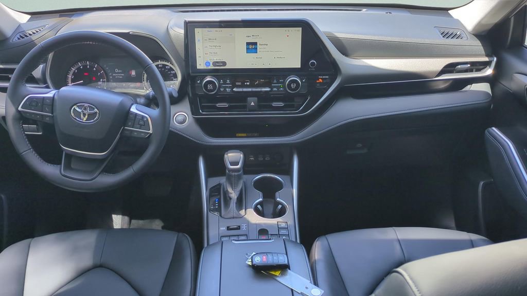 Certified 2026 Toyota Highlander XLE image 11