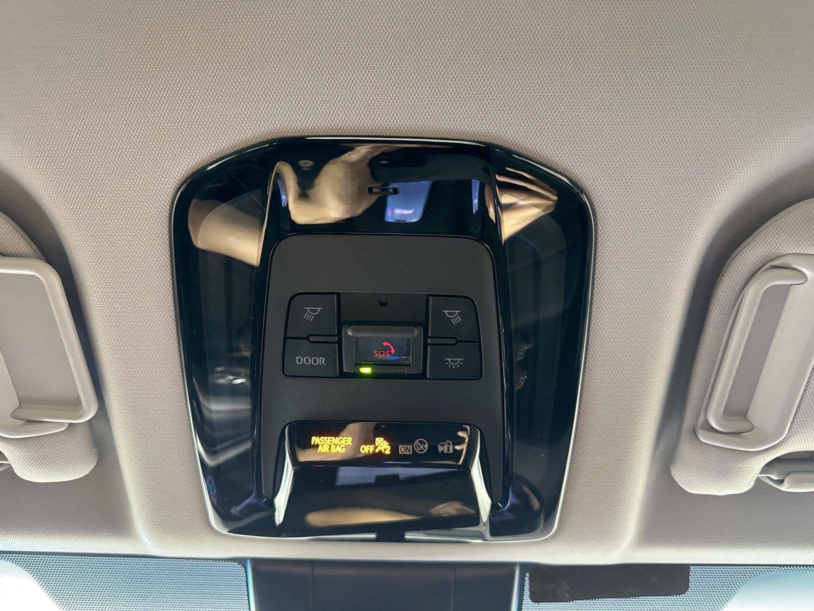 Certified 2023 Toyota Venza LE AWD/4WD image 6