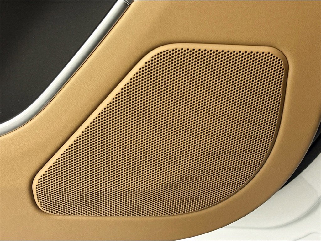 New 2025 Land Rover Range Rover SE image 17