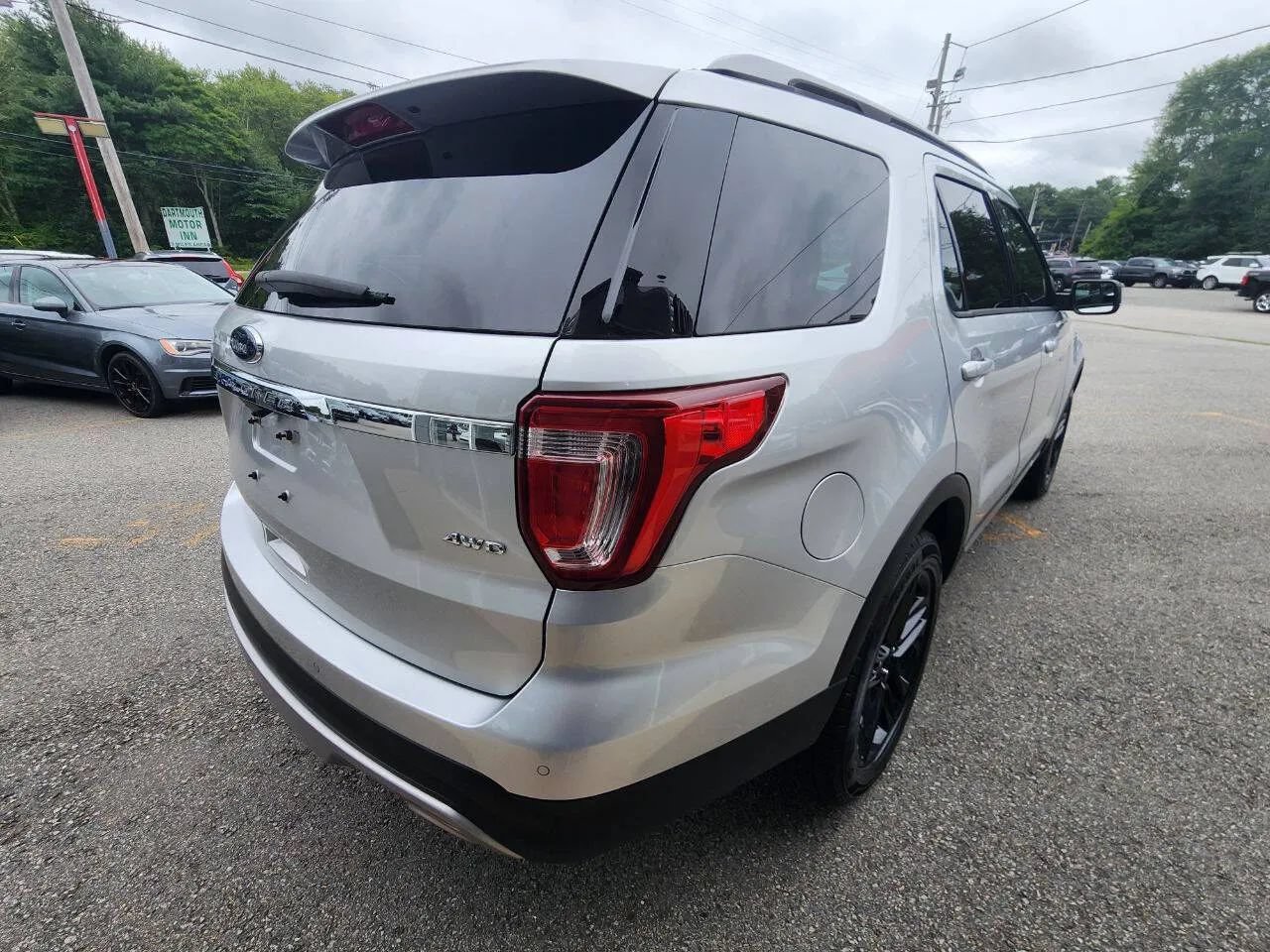 Used 2016 Ford Explorer XLT w/ Equipment Group 202A AWD/4WD image 5