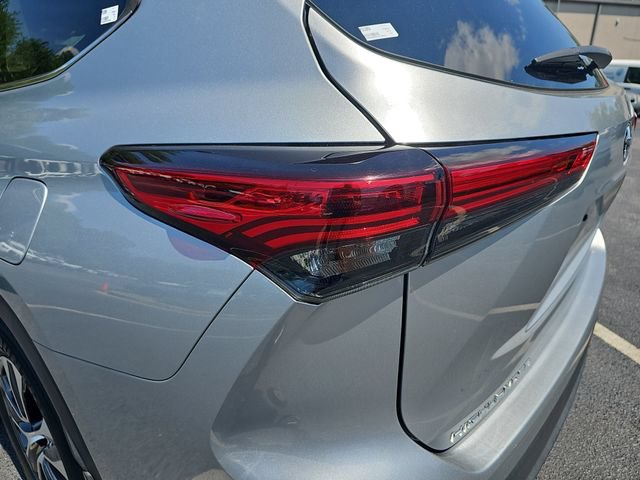 Used 2023 Toyota Highlander XLE FWD image 38