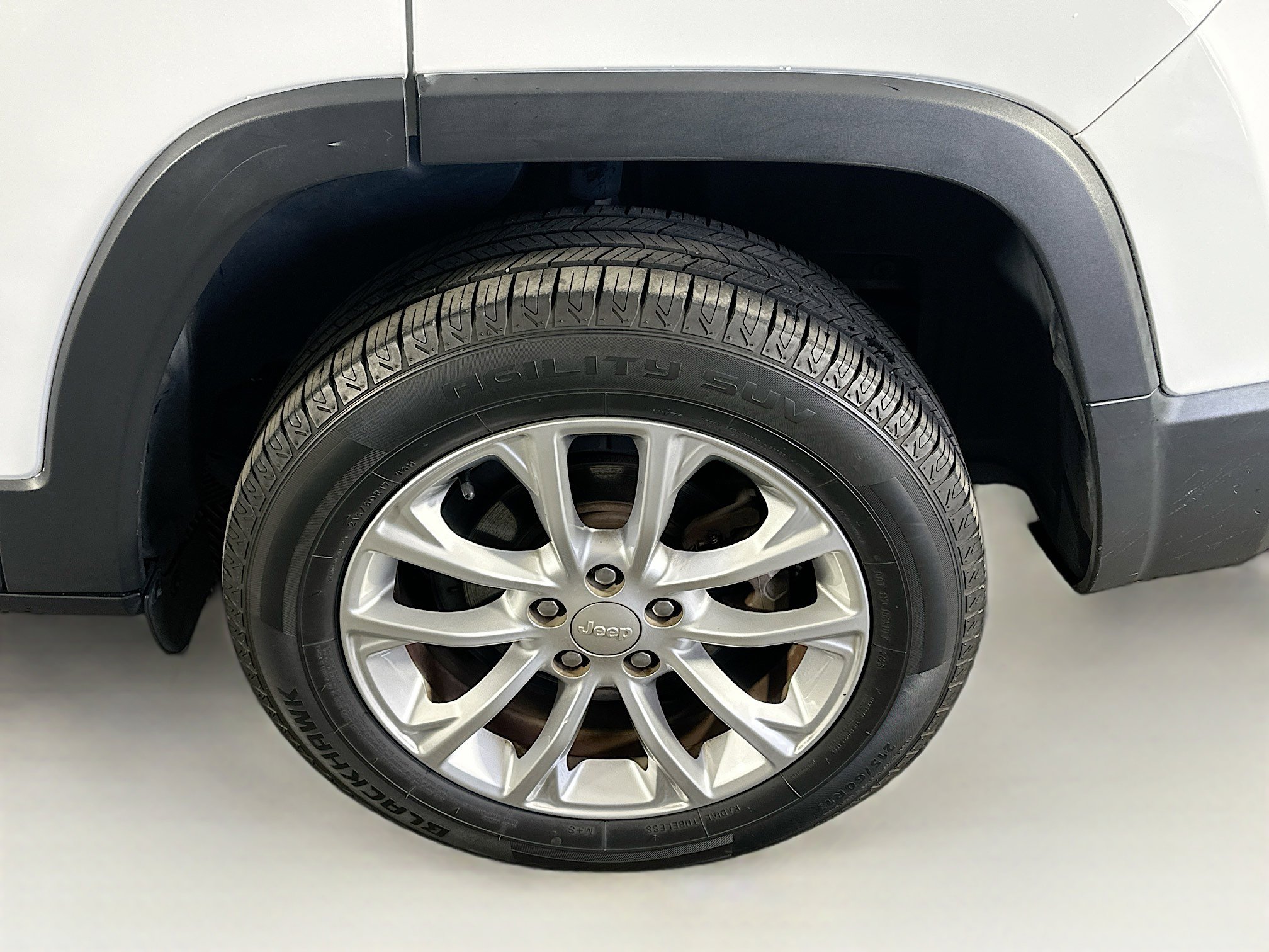 Used 2019 Jeep Cherokee Latitude w/ Popular Appearance Group image 11