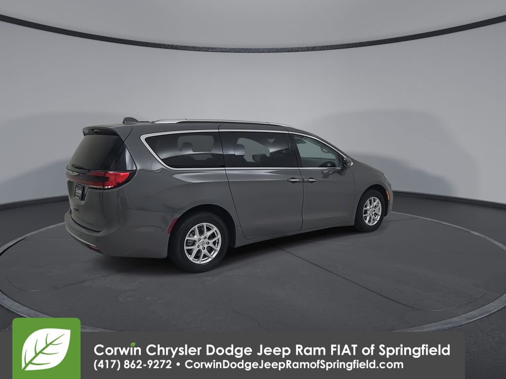 Used 2021 Chrysler Pacifica Touring-L w/ Uconnect Theater Family Group FWD image 15