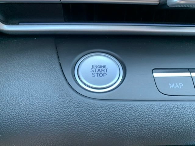Certified 2025 Hyundai Elantra Limited FWD image 19