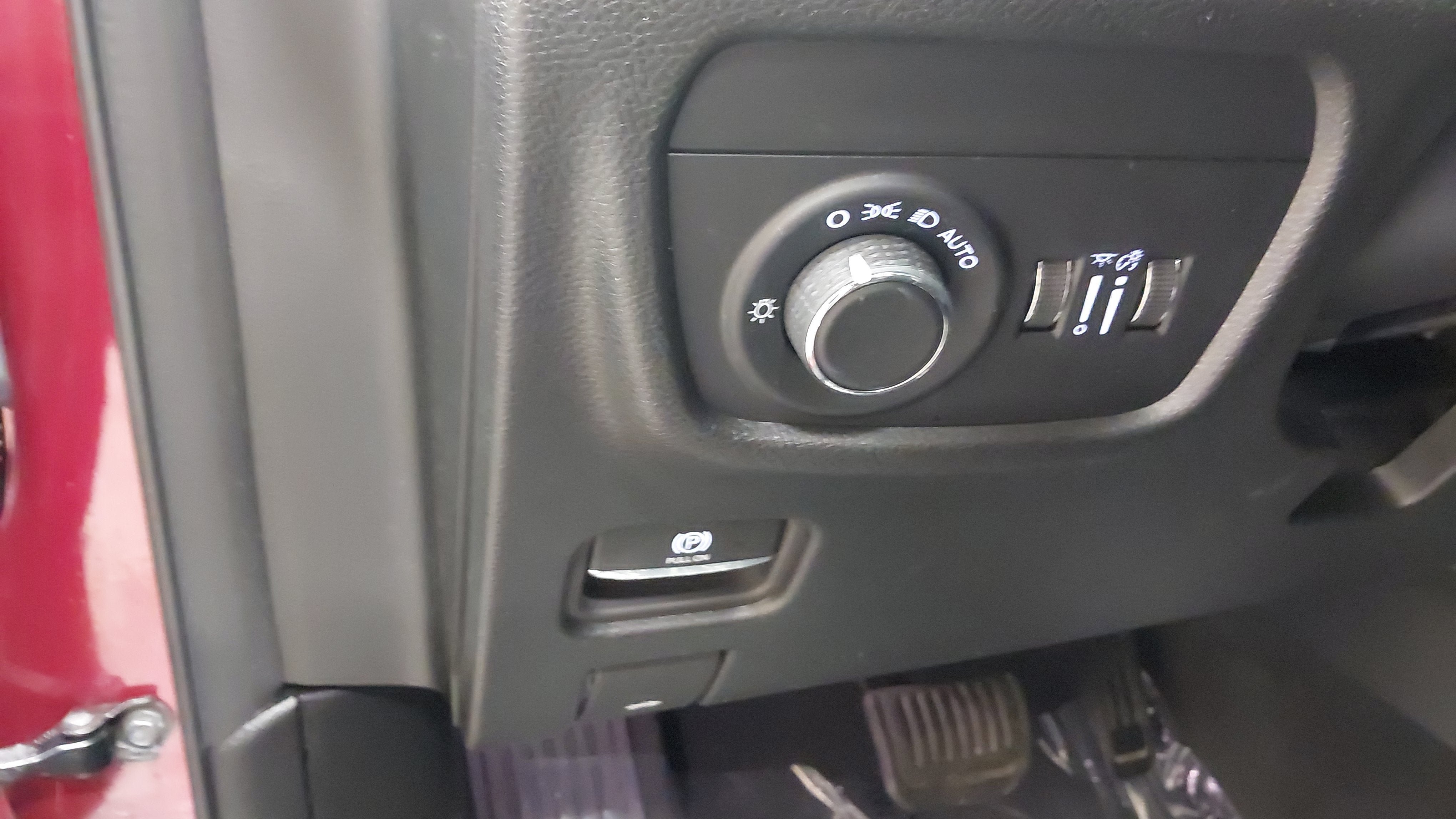 Used 2025 Jeep Grand Cherokee L Laredo AWD/4WD image 31