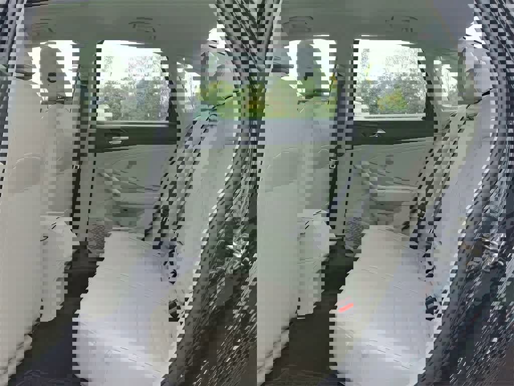 Used 2023 Volkswagen Jetta SE image 26